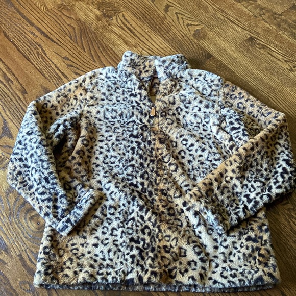 Pink Lily Tops - Women’s animal print sweatshirt!